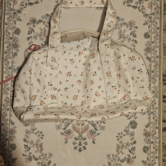 Floral White Handbag - Picture 2 of 5